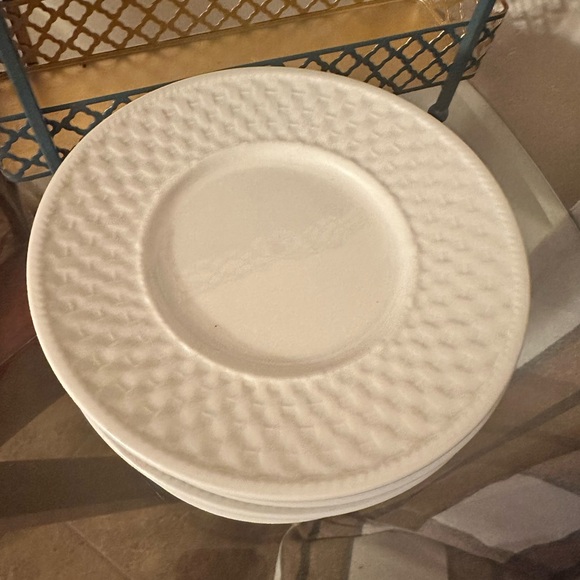 Classic White Textured Dinner Plate Set - Picture 2 of 16